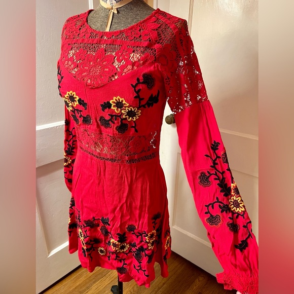🌹🌸For Love & Lemons Red Lace Floral Embroidered Mini Dress Size S🌸🌹 - Picture 2 of 7